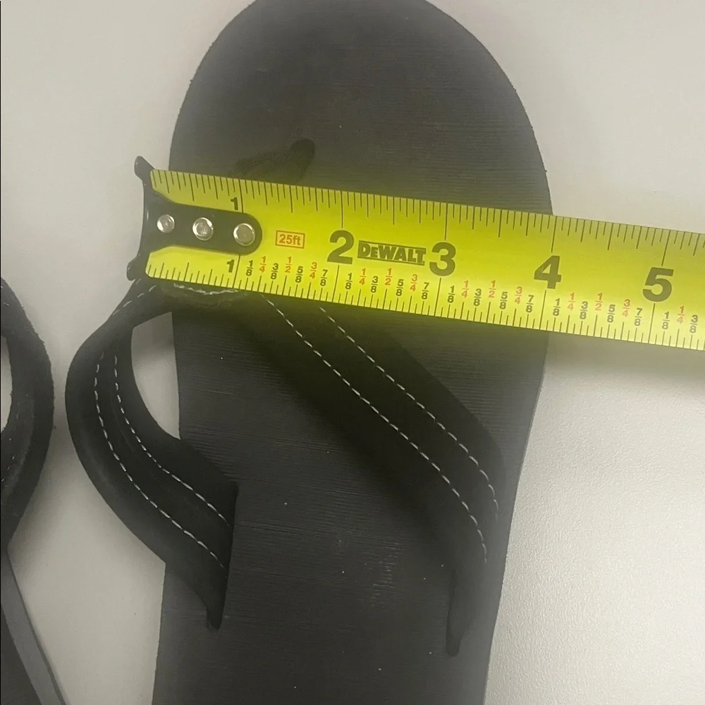 Quiksilver Men’s Black Flip-Flops size 9 / 9.5